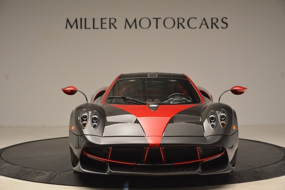 Thần gió Pagani Huayra dành cho fan cuồng màu đỏ - Ảnh 1. Thần gió Pagani Huayra dành cho fan cuồng màu đỏ - Ảnh 1.