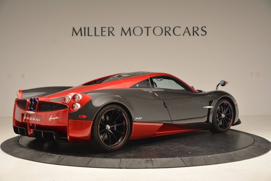 Thần gió Pagani Huayra dành cho fan cuồng màu đỏ - Ảnh 5. Thần gió Pagani Huayra dành cho fan cuồng màu đỏ - Ảnh 5.