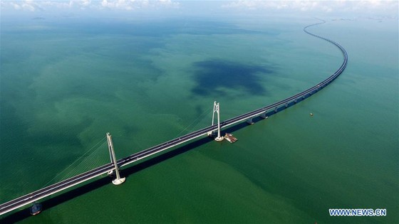 Trung Quốc khánh thành cây cầu vượt biển dài nhất thế giới nối Hong Kong với đại lục ảnh 15