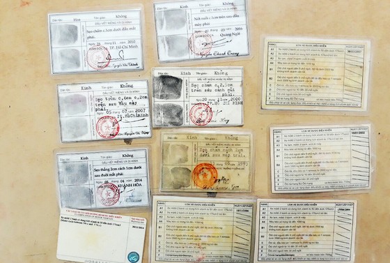 Bắt người phụ nữ trộm xe của người xỉn ngủ vỉa hè ảnh 2