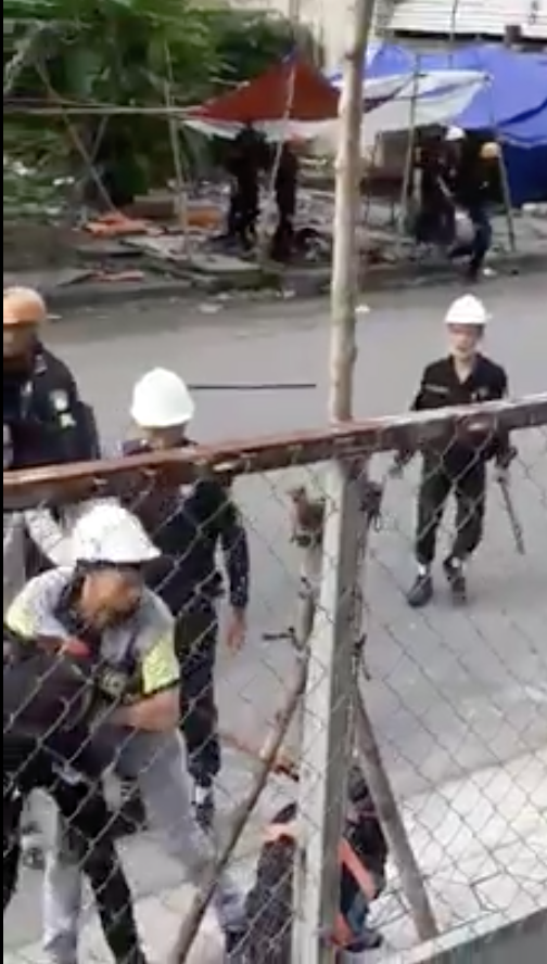 Hai công nhân bị nhóm người mặc đồ bảo vệ đánh gục ở quận 2 gây xôn xao dư luận ảnh 1