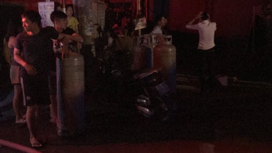 Cửa hàng tạp hoá bốc cháy dữ dội ở quận 9 ảnh 7