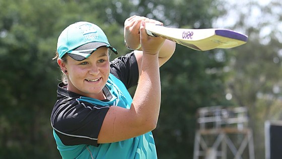 Hạ Kerber, cựu VĐV cricket xuất sắc vào bán kết ảnh 1