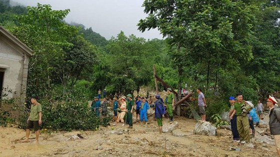 Lũ cuốn trôi 4 người trong một gia đình, 3 người bị thương ảnh 5