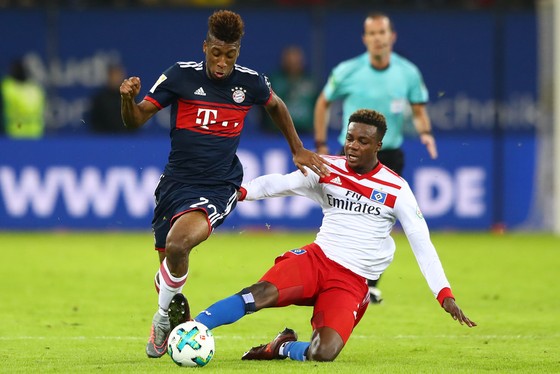 Dortmund đánh rơi chiến thắng, Bayern tận dụng thời cơ ảnh 1