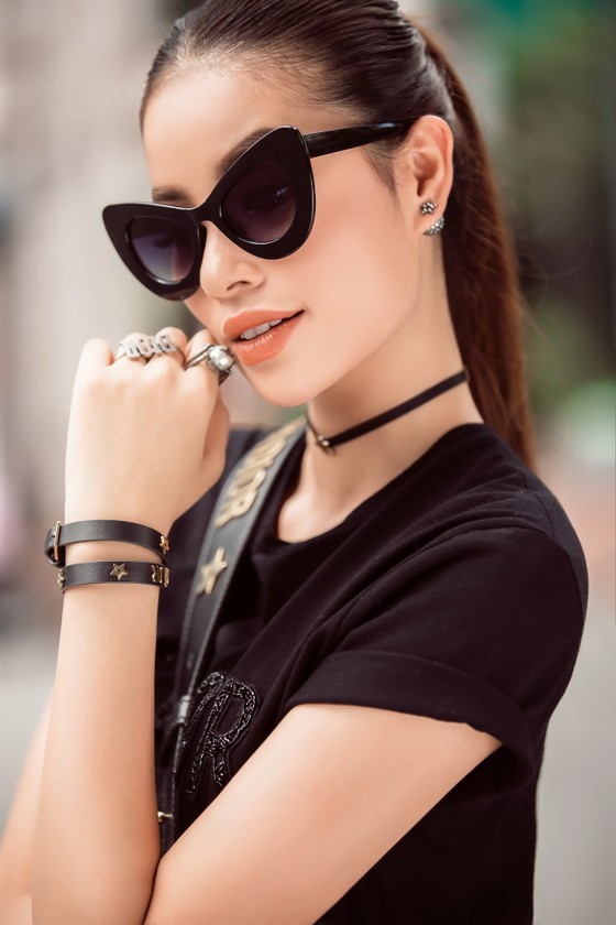 Hoa hậu Phạm Hương tham dự Seoul Fashion Week 2017 tại Hàn Quốc ảnh 1