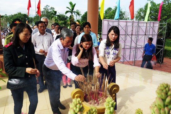 Dâng hương tưởng niệm các nạn nhân vụ thảm sát Bình An ảnh 3