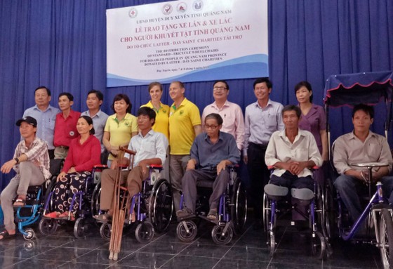 Trao tặng hơn 1 tỷ đồng cho ngươi khuyết tật Quảng Nam ảnh 1