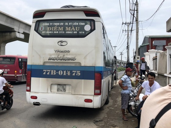Bắt giữ xe khách vận chuyển thịt, nội tạng heo thối, gà không kiểm dịch ảnh 2