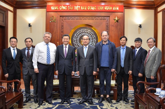 Bí thư Thành ủy TPHCM Nguyễn Thiện Nhân tiếp Chủ tịch Liên đoàn Cờ vua thế giới ảnh 3