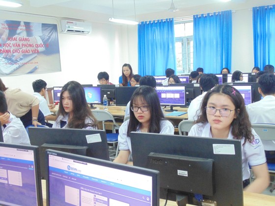 TPHCM lần đầu tiên đưa công nghệ thông tin vào giáo dục hướng nghiệp ảnh 1