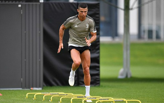 CR7 tập riêng ở Turin ảnh 1