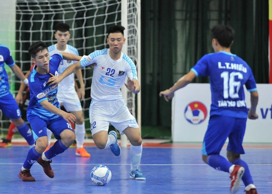 Thái Sơn Nam vươn lên ngôi đầu ảnh 1