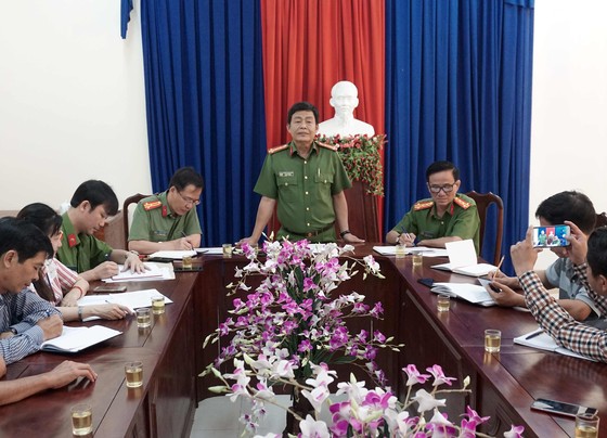 Cà Mau họp báo thông tin việc bắt giữ 2 lãnh đạo Phòng khám đa khoa khu vực Sông Đốc ảnh 1