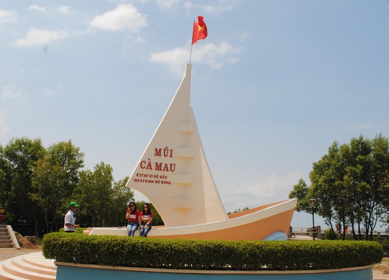 Cà Mau “bội thu” du khách vào những ngày lễ ảnh 2