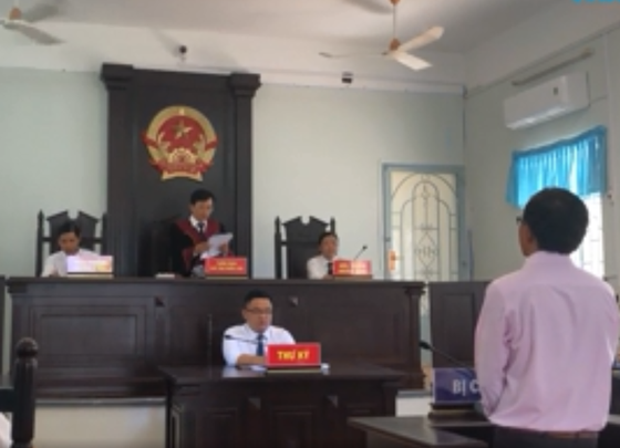 Tiến sĩ bị “tố” lừa tình được giảm án ảnh 1