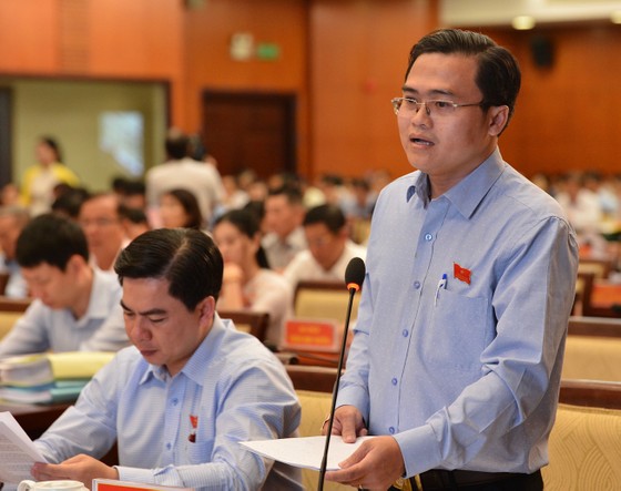 Điều chuyển, kỷ luật hàng loạt cán bộ chậm cấp "sổ đỏ" cho dân ảnh 2