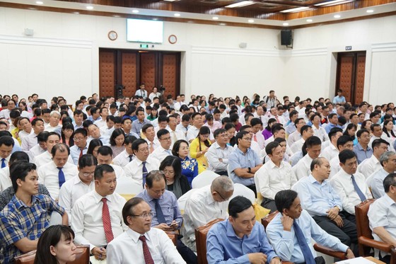 Chủ tịch UBND TPHCM Nguyễn Thành Phong yêu cầu chủ tịch phường tránh việc làm "có hại cho dân" ảnh 1