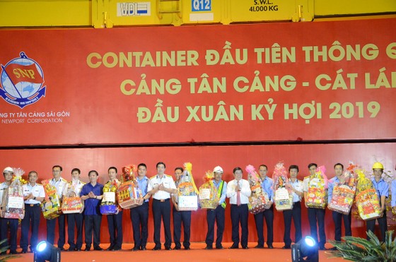 Chủ tịch UBND TPHCM cam kết hỗ trợ thiết thực cho doanh nghiệp ảnh 1