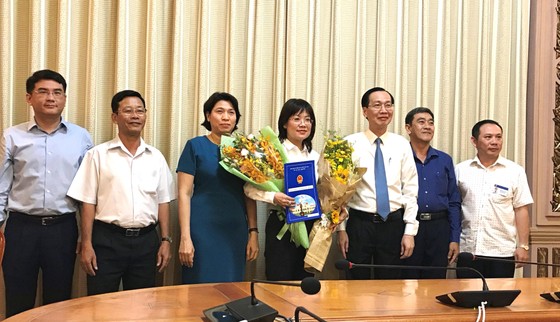 Phó Chủ tịch Thường trực UBND TPHCM Lê Thanh Liêm trao quyết định điều động cán bộ ảnh 2