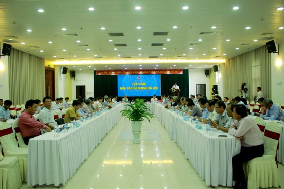 Tọa đàm “Nhà báo và mạng xã hội”: Trách nhiệm nhà báo trong sử dụng mạng xã hội ảnh 2
