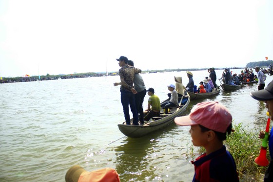 Nét đẹp lễ hội đua thuyền vùng sông nước ở Quảng Ngãi ảnh 4