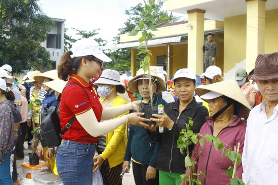 400 giờ đồng hành cùng “Tử tế với Sa Cần”(Quảng Ngãi) ảnh 2