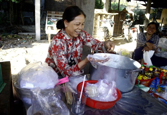 Độc đáo chợ 5.000 đồng ở Quảng Ngãi ảnh 1