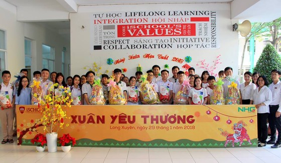 Thầy trò iSchool đong đầy hơi ấm tình người với Xuân yêu thương 2018 ảnh 5