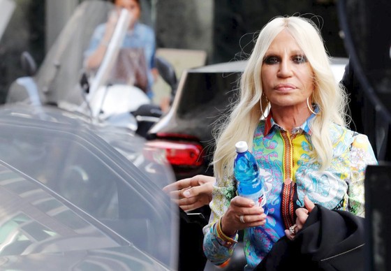 Michael Kors thâu tóm Versace với giá hơn 2 tỷ USD ảnh 1