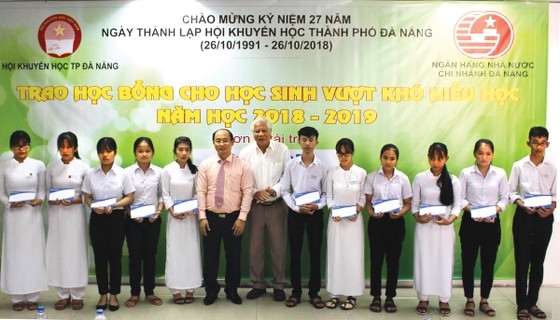SCB Sông Hàn trao 150 suất học bổng cho học sinh nghèo ảnh 1