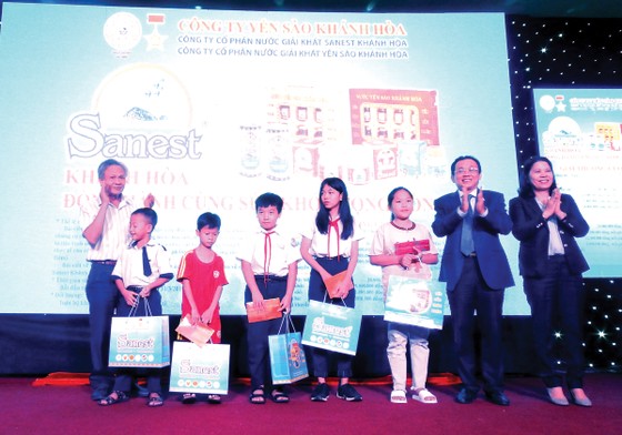 Trao thưởng khách hàng trúng giải Sanest Khánh Hòa - Niềm tự hào thương hiệu Việt Nam tại Phú Yên ảnh 2