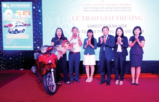 Trao thưởng khách hàng trúng giải Sanest Khánh Hòa - Niềm tự hào thương hiệu Việt Nam tại Phú Yên ảnh 1