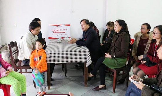 Trường iSchool Quảng Trị hỗ trợ 100% học phí cho 3 cháu trong gia đình có 2 người chết do lũ cuốn ảnh 1