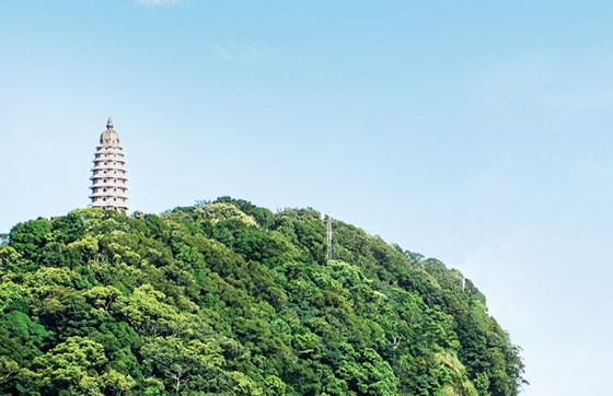 Đền thờ Bác Hồ - Linh thiêng trên đỉnh núi Vua ảnh 1