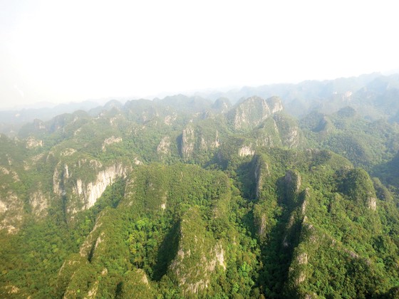 Du ngoạn trong viên kim cương xanh ảnh 3