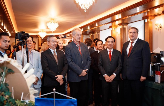 Chả giò tôm Bình Quới “show” hàng ở thành phố cổ của Nga ảnh 1