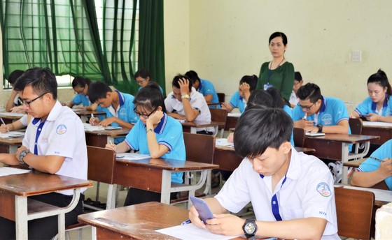 Èo uột trường đại học tỉnh ảnh 1