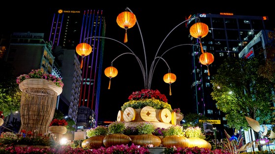 Cận cảnh đường hoa Nguyễn Huệ lung linh trước ngày khai mạc ảnh 5