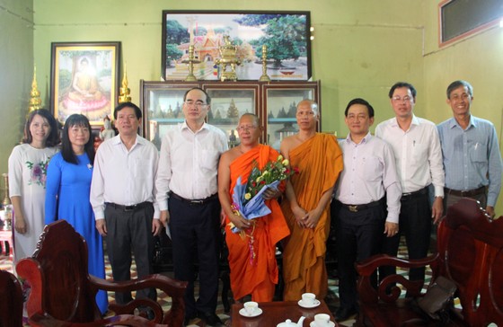 Bí thư Thành ủy TPHCM dự Ngày hội Đại đoàn kết toàn dân tộc tại Trà Vinh ảnh 9