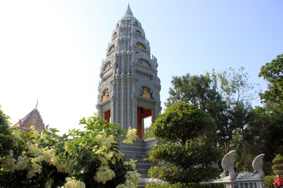 Ngôi chùa thu hút đông đảo giới trẻ miền Tây kéo đến check-in ảnh 9