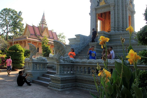 Ngôi chùa thu hút đông đảo giới trẻ miền Tây kéo đến check-in ảnh 4