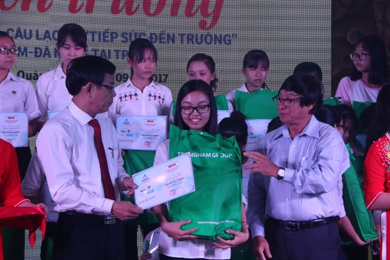144 tân sinh viên Quảng Nam - Đà Nẵng được “tiếp sức đến trường" ảnh 1