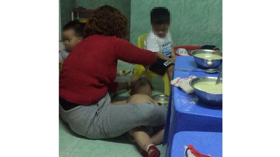Phẫn nộ nhóm trẻ Mẹ Mười bạo hành dã man trẻ nhỏ ảnh 2