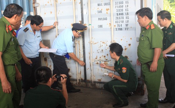 Biểu dương vụ bắt ngà voi, vảy tê tê tại cảng Tiên Sa ảnh 1