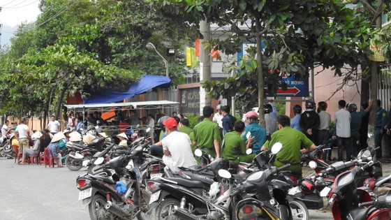 Đà Nẵng: Dân lại vây nhà máy thép Dana Ý ảnh 4