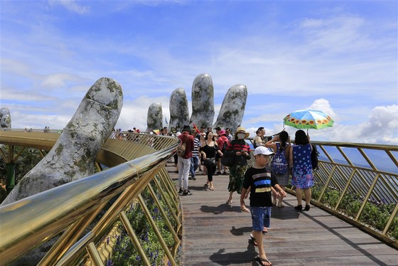 Ấn tượng với chùm ảnh cầu Vàng Bà Nà đạt Giải thưởng đặc biệt của The Guide Awards 2018 ảnh 2