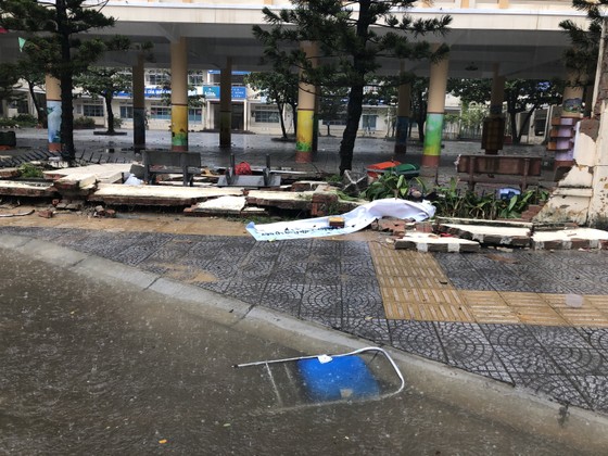 Mưa ngập bất thình lình, ngày mai 10-12, học sinh - sinh viên trên toàn thành phố Đà Nẵng được nghỉ học ảnh 14