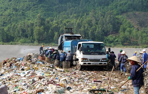 Chủ tịch UBND TP Đà Nẵng chỉ đạo xử lý nghiêm hành vi chặn đường vào bãi rác Khánh Sơn ảnh 2