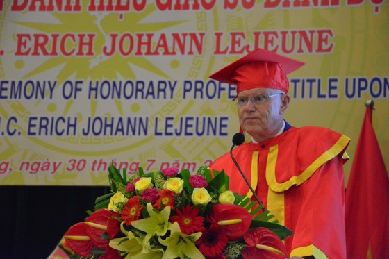 Trao tặng danh hiệu Giáo sư danh dự cho Tiến sĩ Danh dự Erich Johann Lejeune ảnh 1